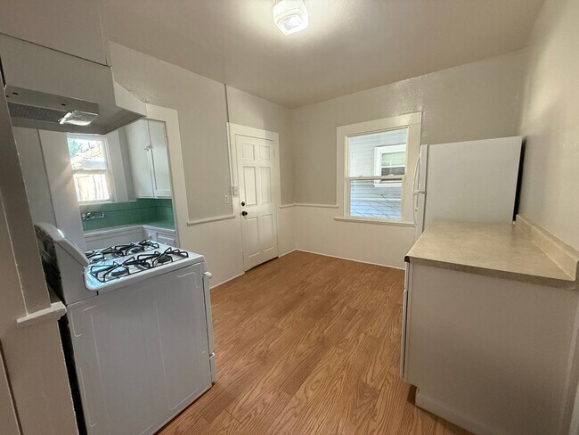 Building Photo - 61-0002