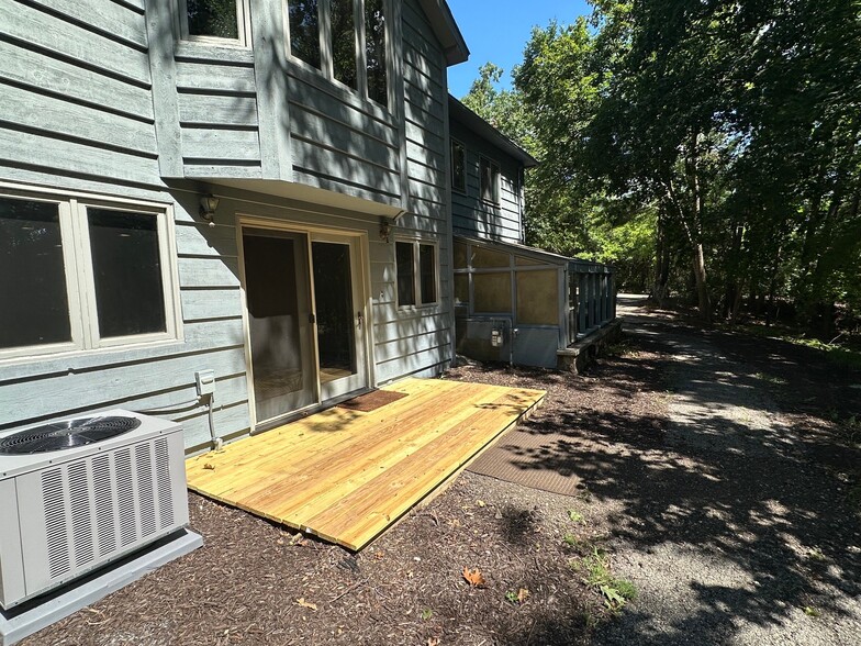 Building Photo - 2642 WI-120