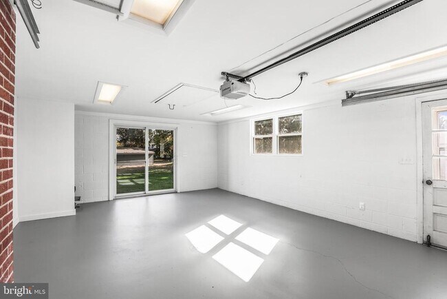 Building Photo - 313 Windsor Ct