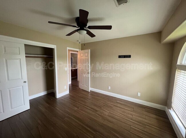 Building Photo - 3371 N Forestiere Ave