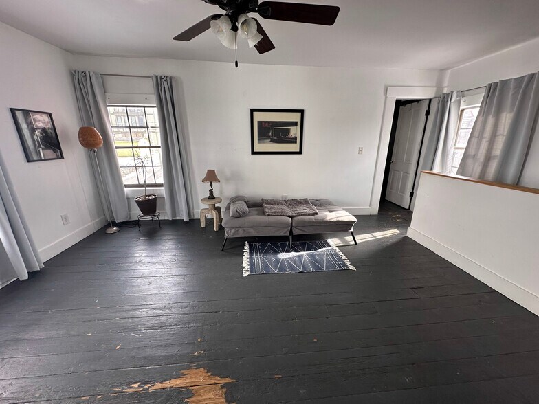 Building Photo - 1163 Say Ave