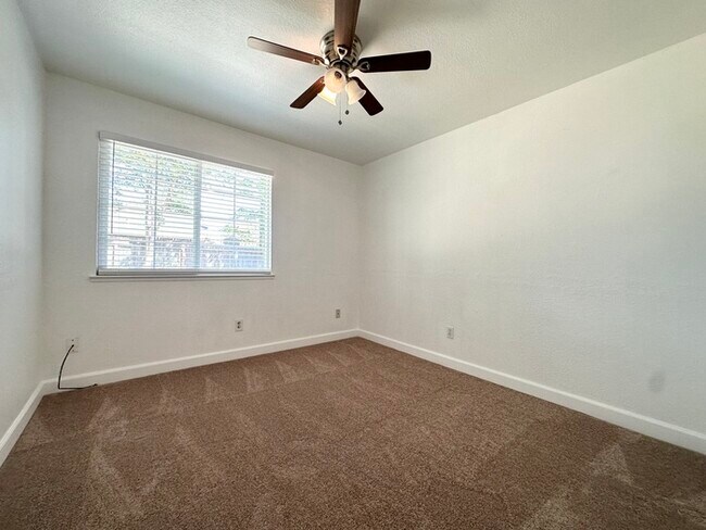 Building Photo - Beautifully Updated Home in Citrus Heights!