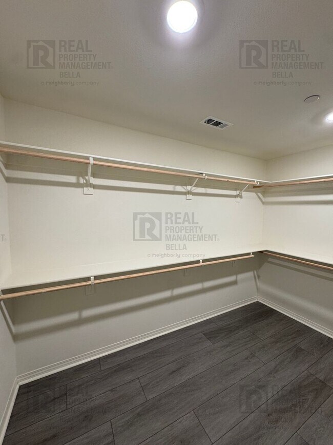 Building Photo - Cul-De-Sac Home in Heritage Lake Featuring Downstairs Bedroom & Bath + Loft