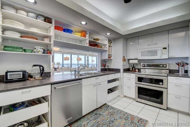 Building Photo - 4748 S Ocean Blvd