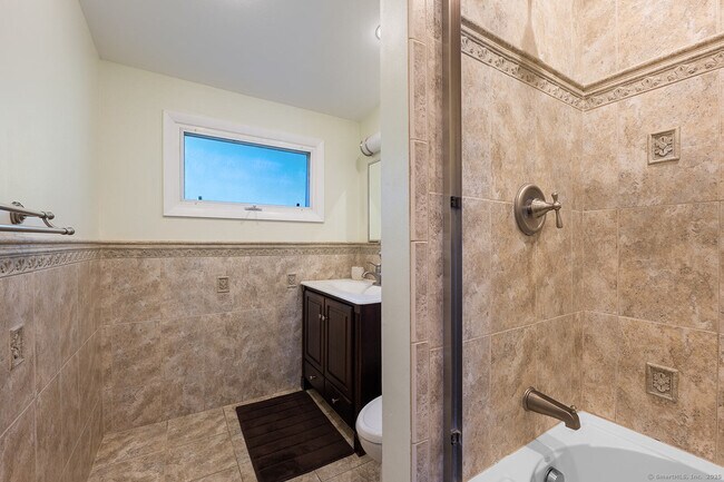Building Photo - 26 Wilridge Rd