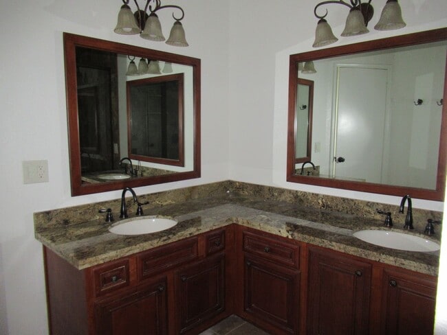 Building Photo - Nice 4 Bedroom + Den Home With Pool In AHWATUKEE!