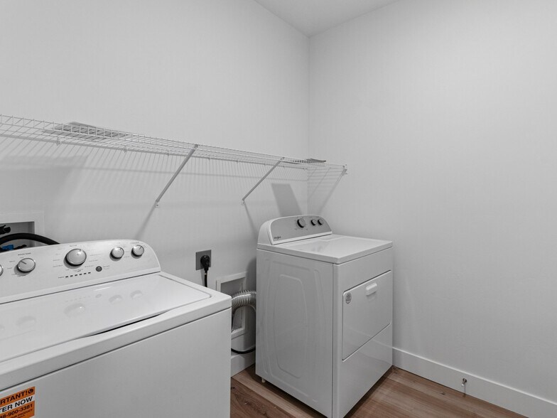 Building Photo - 13537 Commodus Dr