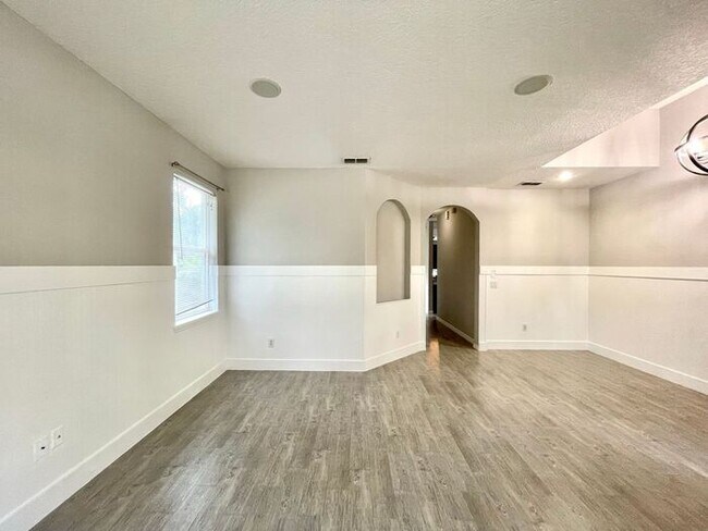 Building Photo - Gorgeous 3/2 Pool Home in Apopka's Parkside at Errol Estate!