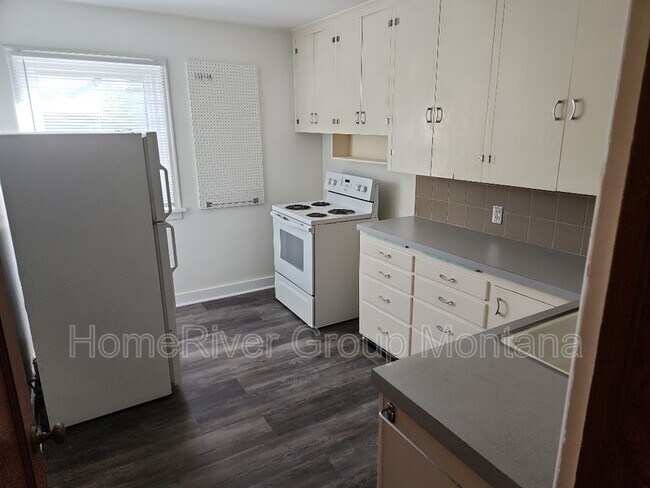 Building Photo - 336 S 5th St E