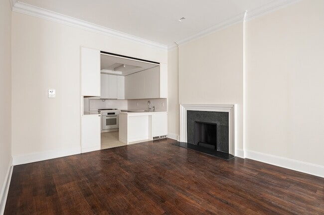 Building Photo - 127 E 69th St