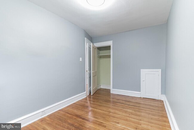 Building Photo - 3512 Vaux St