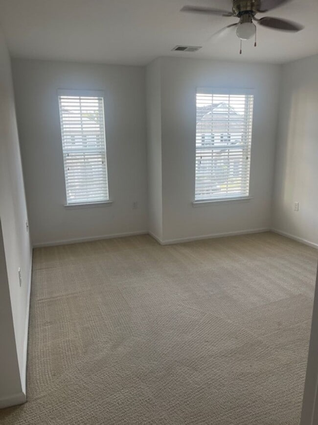 Building Photo - 1543 Hambledon Loop