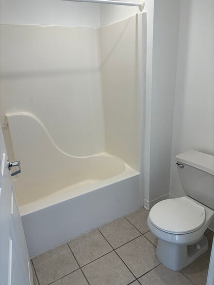 Building Photo - 150 N Main St