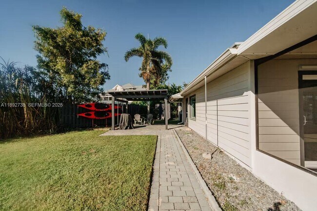 Building Photo - 9675 SW Anchor