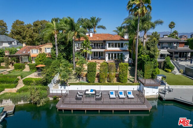 Building Photo - 9928 Toluca Lake Ave