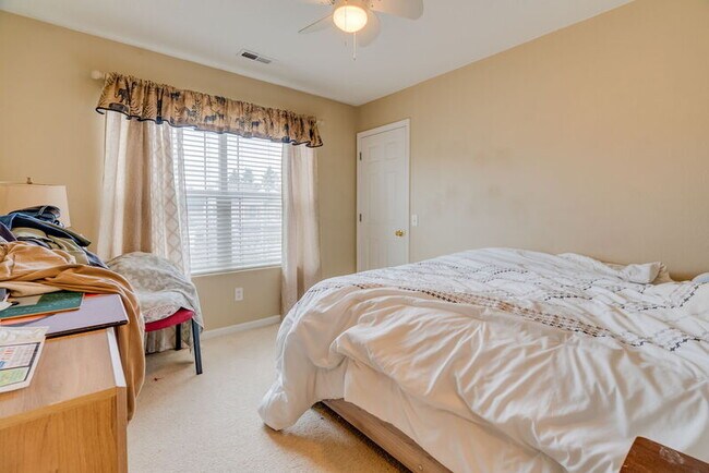 Building Photo - 16552 NE Pacific Terrace