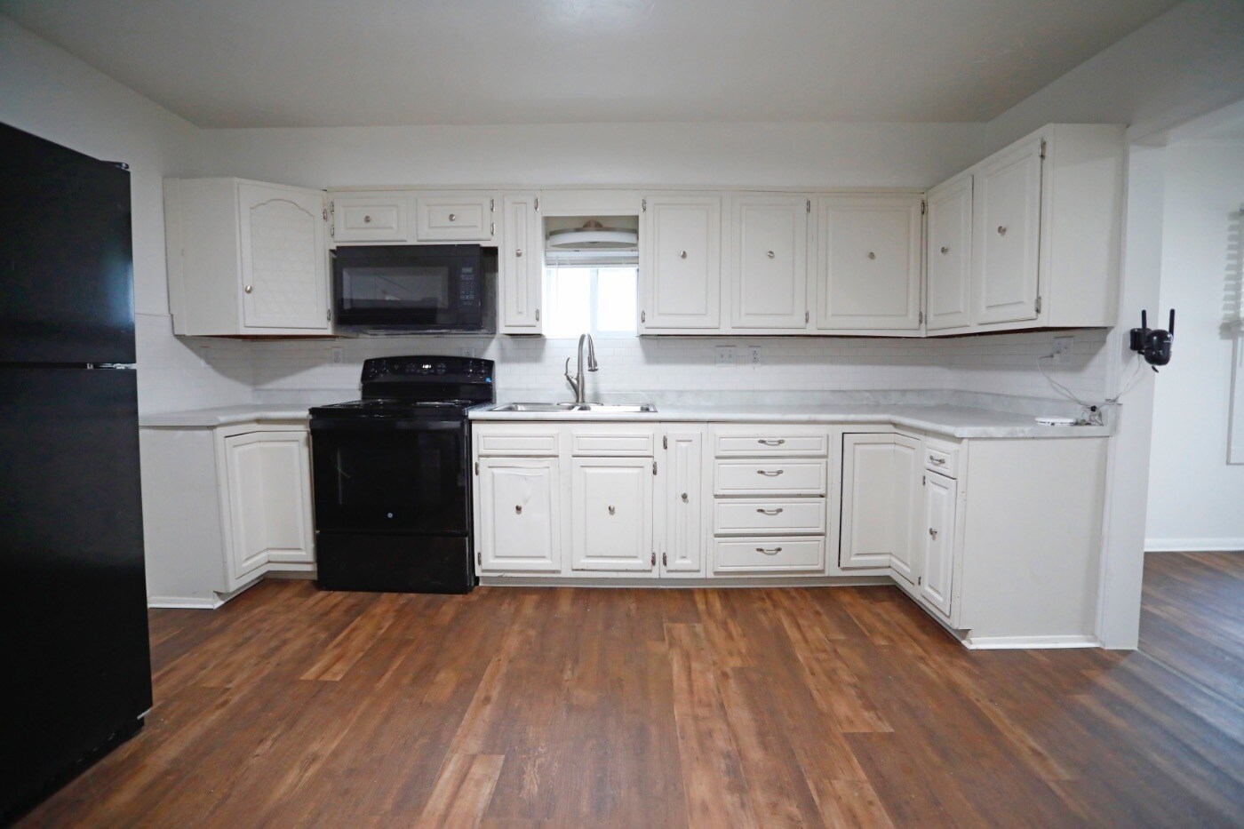 Building Photo - 3000 Rheinhardt Ave