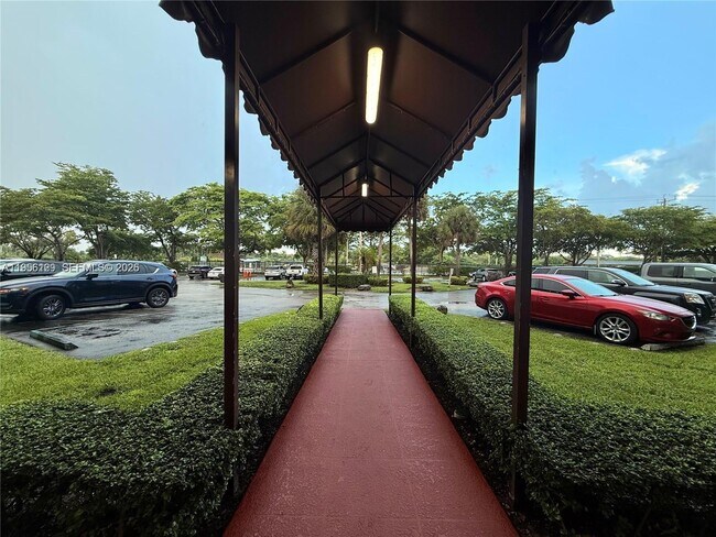 Building Photo - 5900 SW 127th Ave