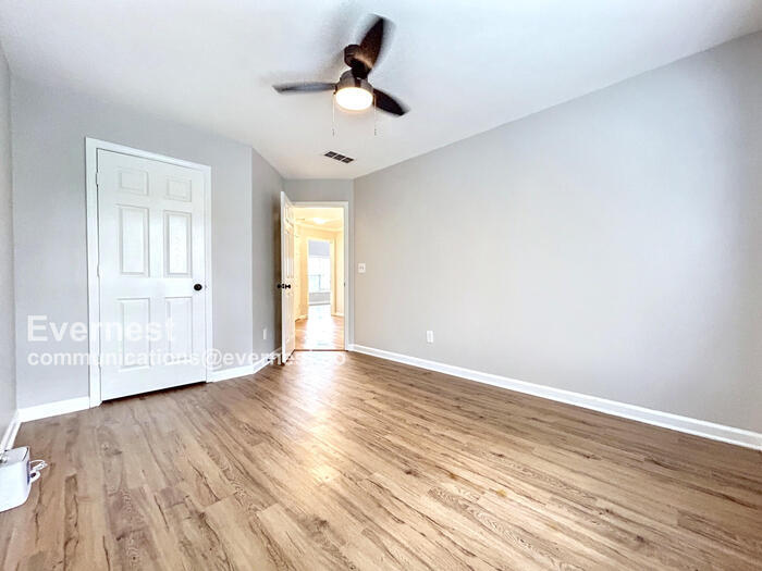 Building Photo - 2576 Alvecot Cir SE