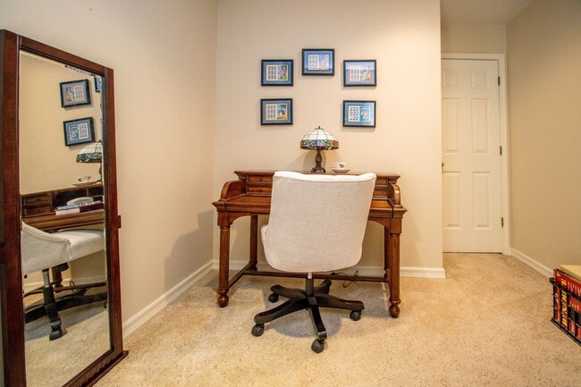 Building Photo - 3 bed, 2.5 bath Duplex