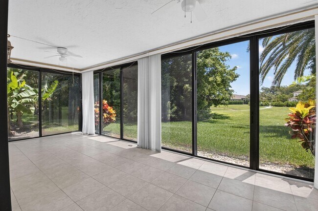 Building Photo - 9264 Vista Del Lago