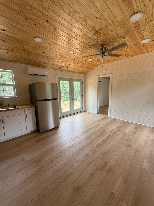 Building Photo - 494 Chaly Springs Rd
