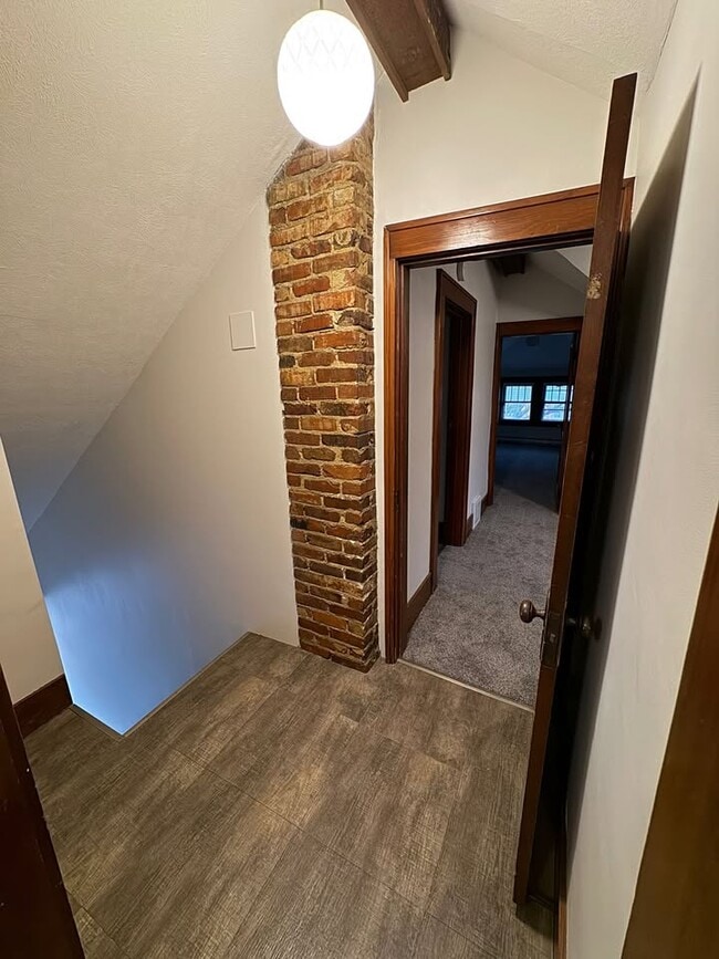 Building Photo - 1004 B St