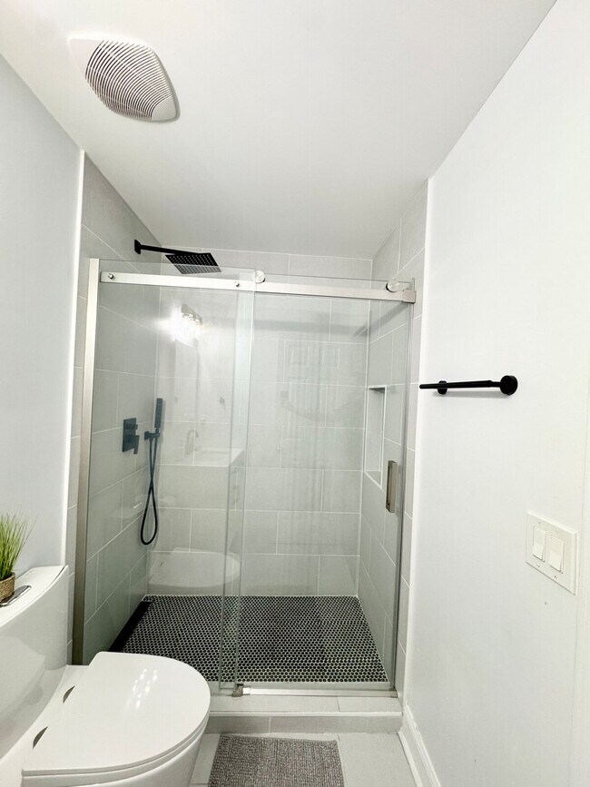 Building Photo - 6066 Barker Landing NE