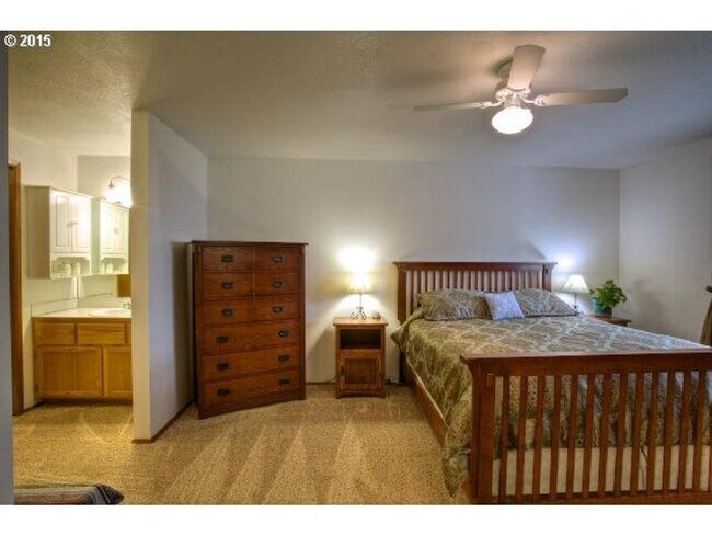 Building Photo - 3 Bedroom Home with Vaulted Living Room Near The Streets of Tanasbourne with Garage & Yard