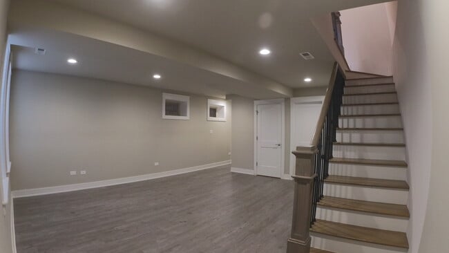 Building Photo - 1215 W Erie St