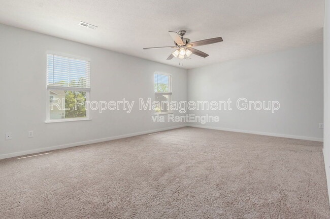Building Photo - 214 Sterndale Dr