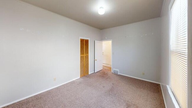 Building Photo - 302 N 15th St