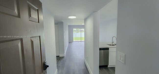 Building Photo - 9830 Nob Hill Ln