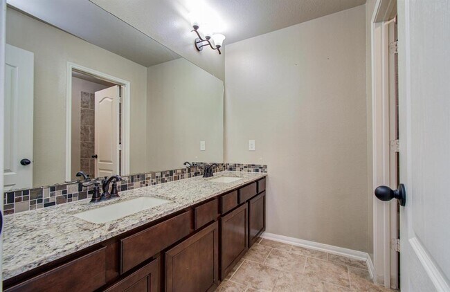 Building Photo - 13719 Kingston River Ln
