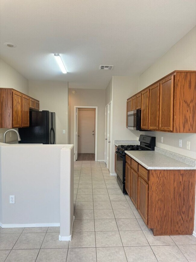 Building Photo - Must see 4 bedroom 2.5 baths home with NEW...