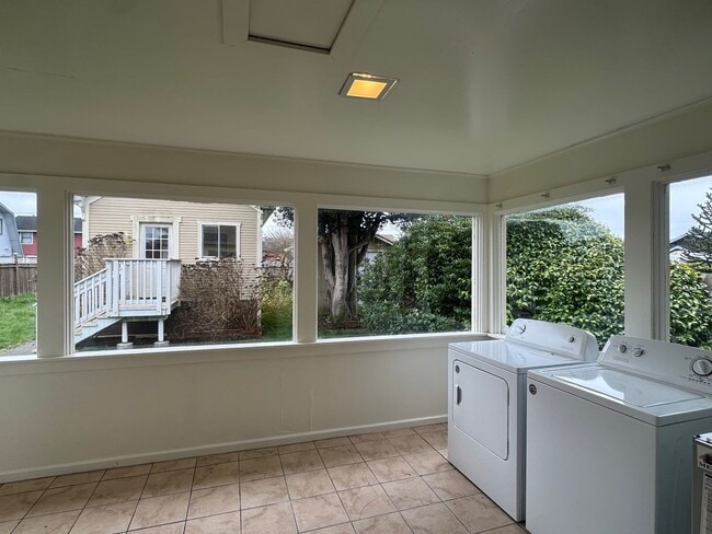 Building Photo - 226 Long St