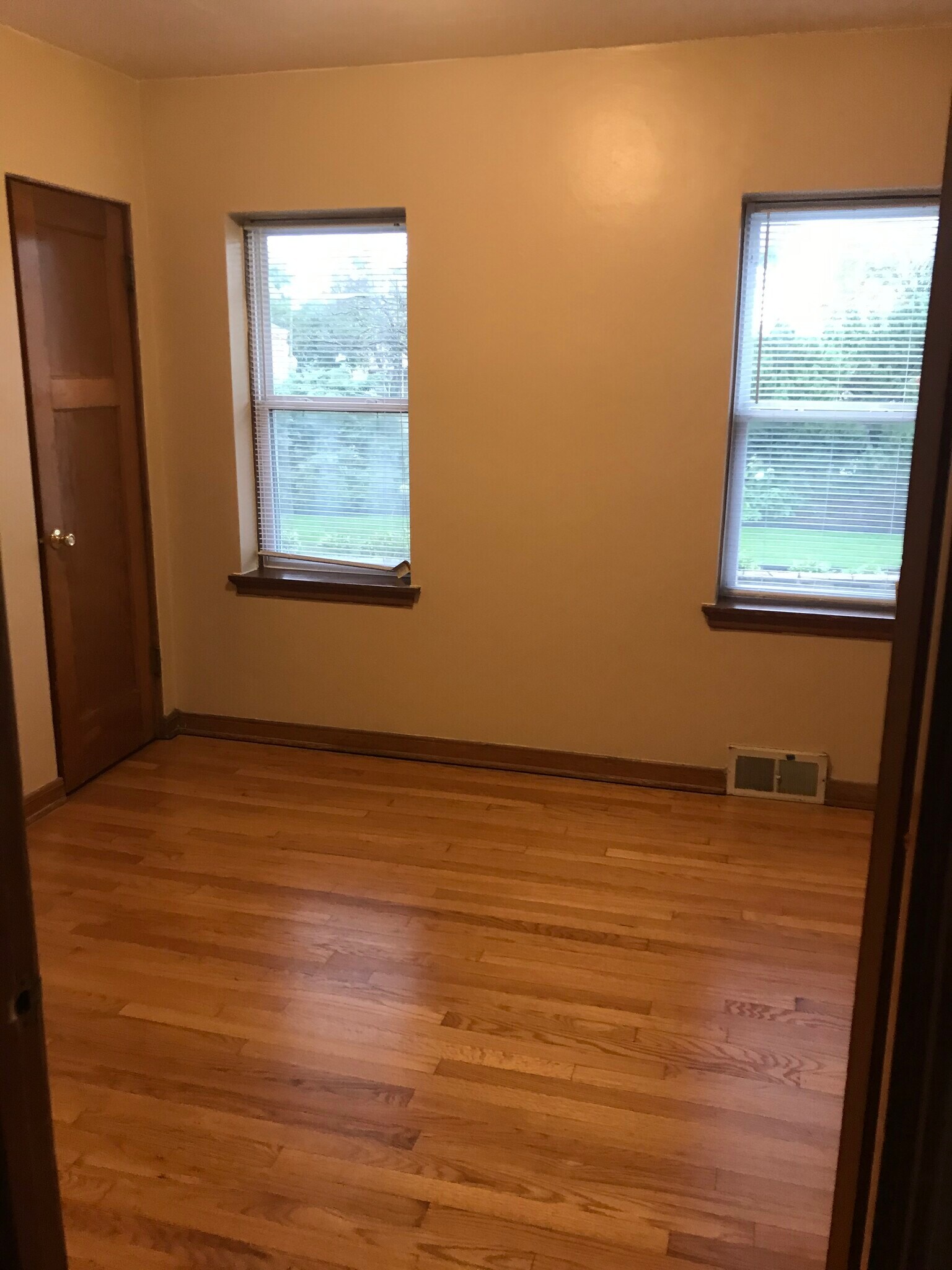 Building Photo - 2560 N Wauwatosa Ave