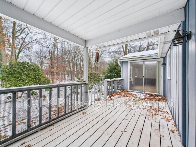 Building Photo - 5743 Brookwood Dr