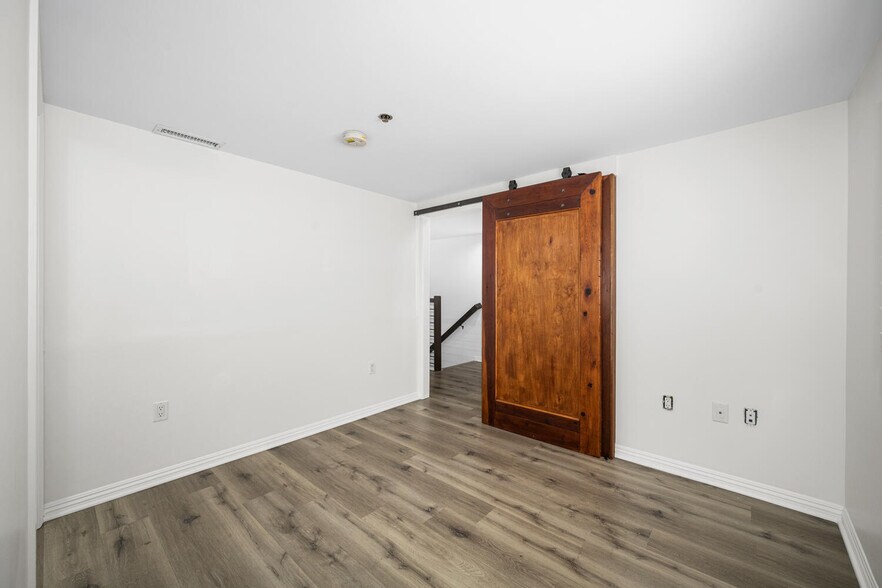 Building Photo - 7403 S Sepulveda Blvd