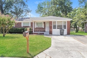 Building Photo - Charming Sherwood 3 BR Home with Fireplace & Big Yard
