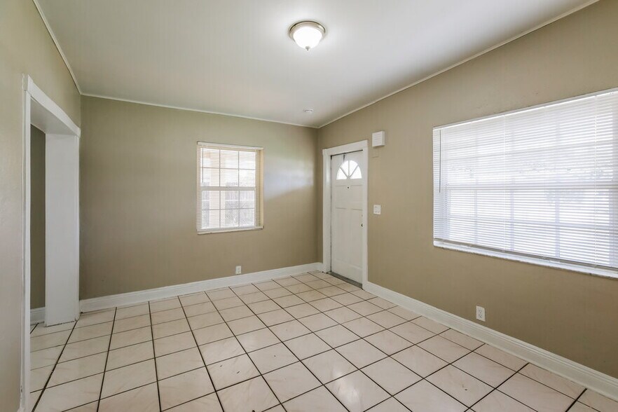 Building Photo - 1100 NW 143rd St