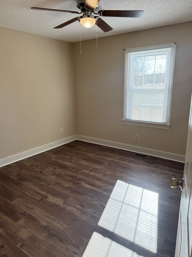 Building Photo - 3564 Mills Rd