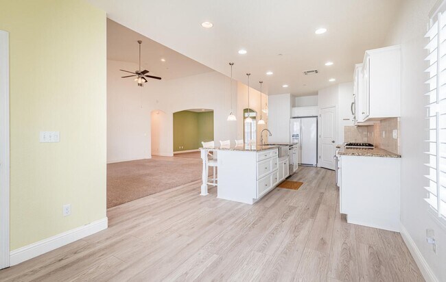 Building Photo - Amazing 3 Bedroom+Flex Room/2 Bath/3 Car G...