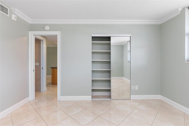 Building Photo - 2731 NE 14th Street Causeway