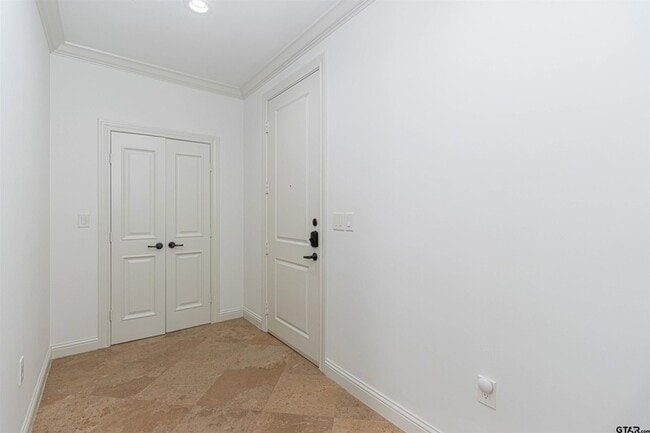 Building Photo - 2801 Wexford Dr
