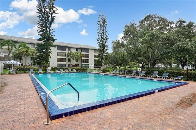 Building Photo - 1703 Whitehall Dr
