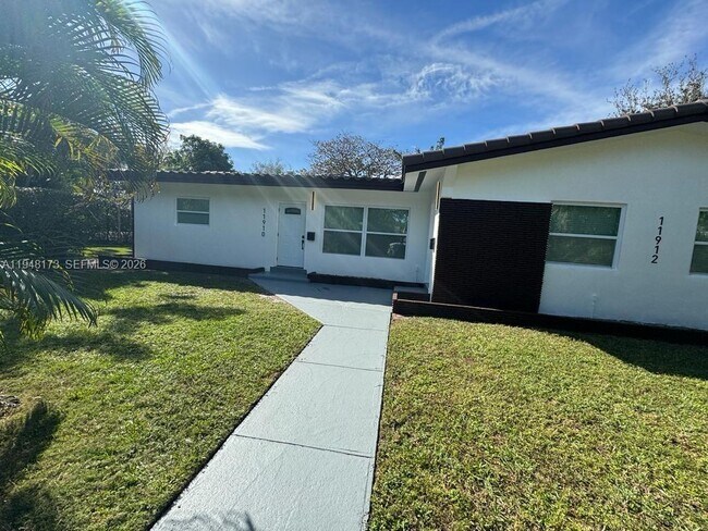 Building Photo - 11912 NE 10th Ave