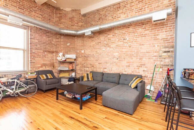 Building Photo - 420 S Clinton St