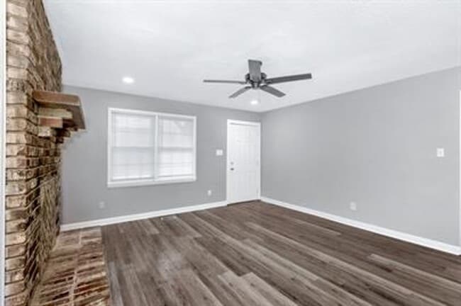 Building Photo - Charming and Affordable Downstairs Duplex ...