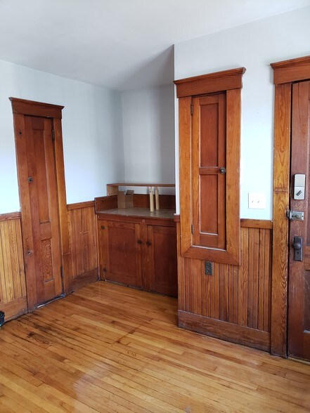 Building Photo - 89 Elmwood Rd